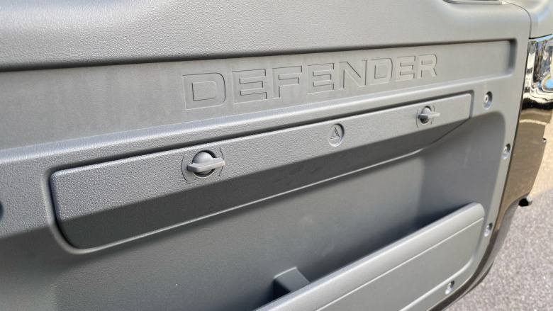 Land Rover Defender 3.0 D250 SE 90 3dr Auto Diesel Estate